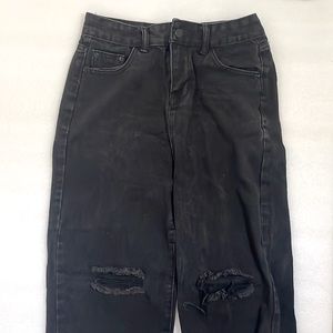 BLACK DISTRESSED JEANS